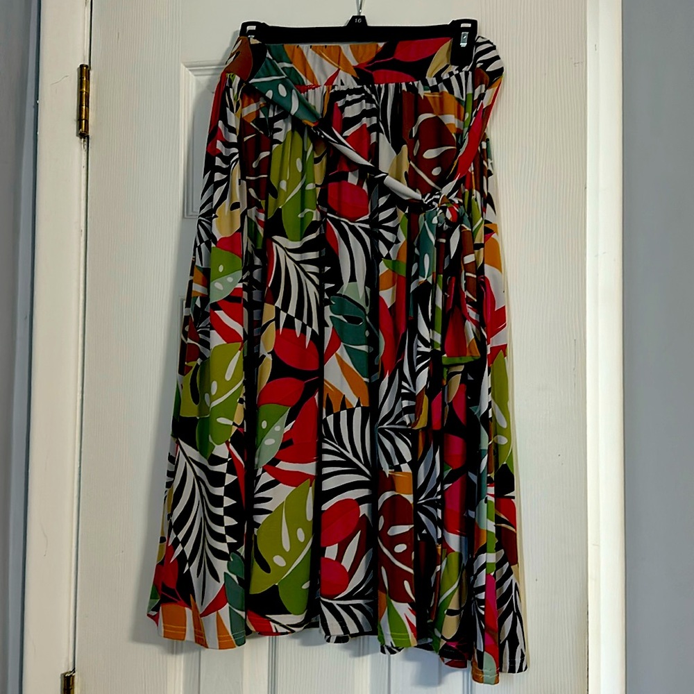 Leota Mindy Leaf Print Midi Skirt  - pockets and attached sash - X-Large